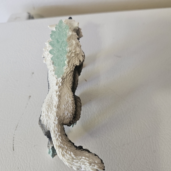 Schleich Eldrador Creatures SNOW WOLF Multicolor Figure 42452 - Picture 5 of 6